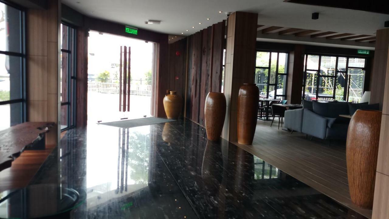 Roxy Hotel Padungan Kuching Exterior foto