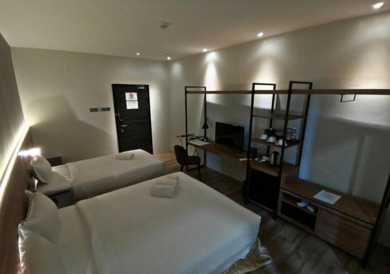 Roxy Hotel Padungan Kuching Exterior foto