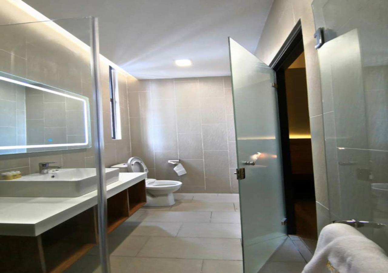 Roxy Hotel Padungan Kuching Exterior foto